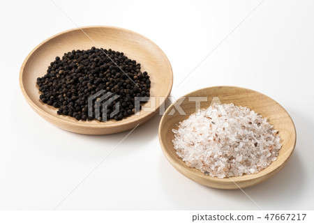 Black pepper and rock salt 47667217