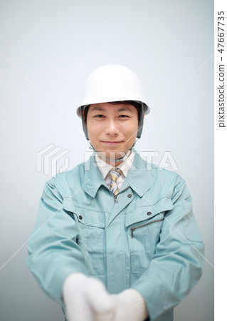 Worker (contractor maintenance repair construction construction business blue background blue back copy space) Worker (contractor maintenance repair construction construction business blue background blue back copy space) 47667735
