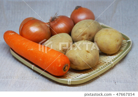 Organic materials (onions, carrots & potatoes: natural texture) Organic materials (onions, carrots & potatoes: natural texture) 47667854