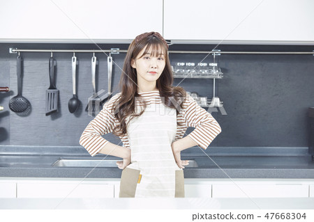 Kitchen, housewife, young woman 47668304