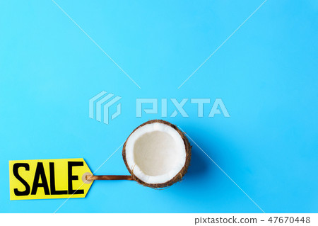 summer vacation sale, price tag and coconut 47670448
