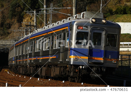 南開6000系列走出隧道 47670631