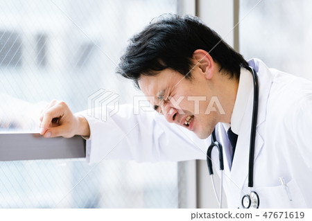 痛苦的醫生 47671619