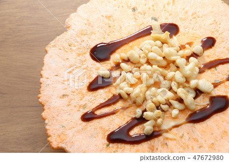 Shrimp cracker arrangement. Mayonnaise & Sauce & Temperteak Topping. Shrimp cracker arrangement. Mayonnaise & Sauce & Temperteak Topping. 47672980