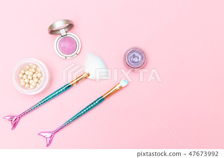 Make up brush Mermaid's tail and eye shadow Make up brush Mermaid's tail and eye shadow 47673992