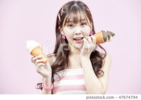 Retro, young woman, pink background 47674794