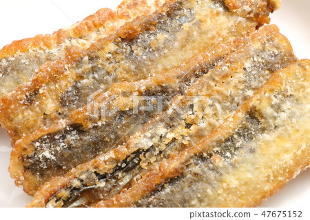 油炸沙丁魚。 47675152