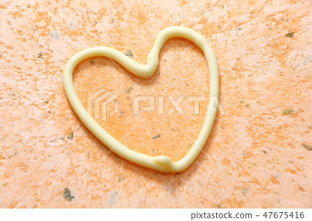 Heart mark drawn with mayonnaise on shrimp cracker. 47675416