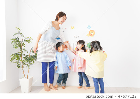 Kindergarten teachers and children 47677122