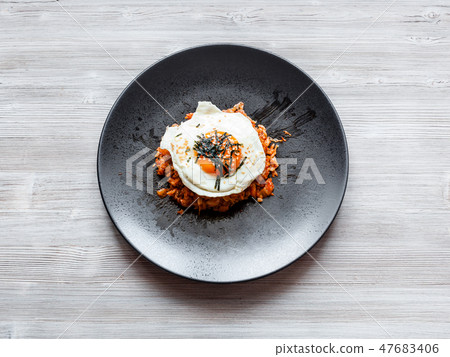 Kimchi bokkeum bap (fried rice with kimchi) Kimchi bokkeum bap (fried rice with kimchi) 47683406
