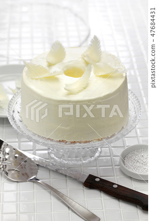 Angel food cake 47684431