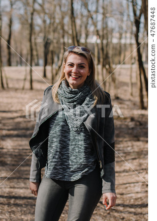 Portrait of a beautiful stylish girl 47687448