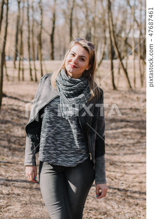 Portrait of a beautiful stylish girl 47687461