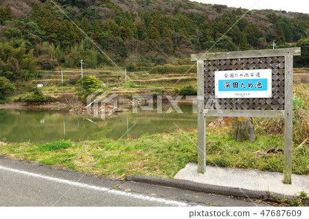 在東南面的稻田的山口縣長門市東蘇里河 47687609