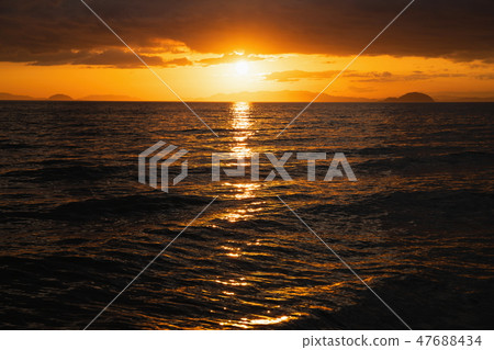 瀨戶內海和日落（愛媛縣松前町） 47688434