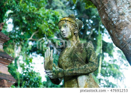 Close up woman statue Indonesian-style, Fairy statue in the garden, lady in the garden, Beautiful 47691253