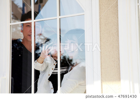 Parent and child window side 47691430