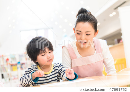 Nursery teacher, toddler, lessons, early childhood education, pre-child care 47691762