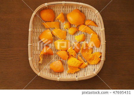 Dry mandarin peel 47695431