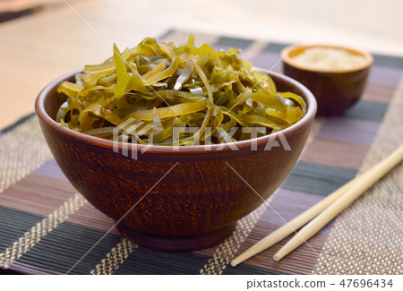 Kelp ( laminaria ) in a bowl. 47696434