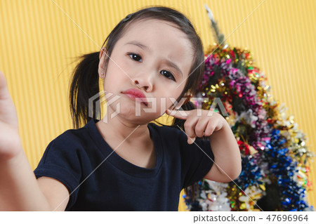 Little girl and Christmas tree Little girl and Christmas tree 47696964