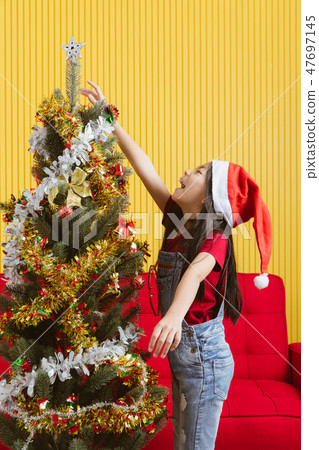 Little girl and Christmas tree 47697145