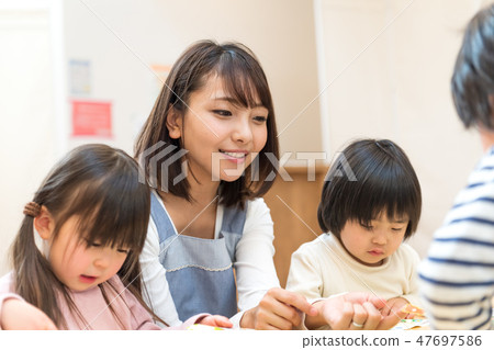 幼兒園老師,幼兒,課程,幼兒教育,幼兒保育 幼兒園老師,幼兒,課程,幼兒教育,幼兒保育 47697586
