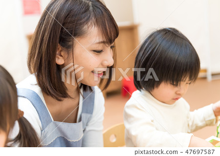 幼兒園老師,幼兒,課程,幼兒教育,幼兒保育 幼兒園老師,幼兒,課程,幼兒教育,幼兒保育 47697587
