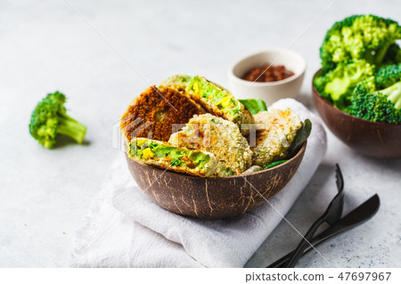 Green broccoli burgers in coconut shell dish Green broccoli burgers in coconut shell dish 47697967