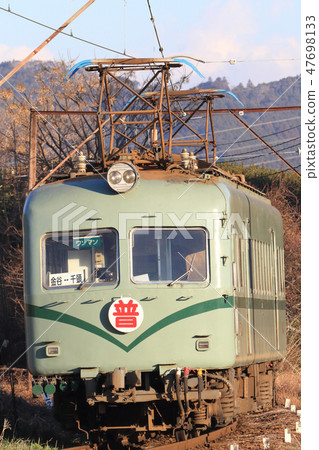 南海Zoom列車在大井川鐵道上運行的正面特寫。 南海Zoom列車在大井川鐵道上運行的正面特寫。 47698133