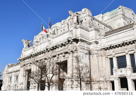 米蘭中央火車站前面 47698318