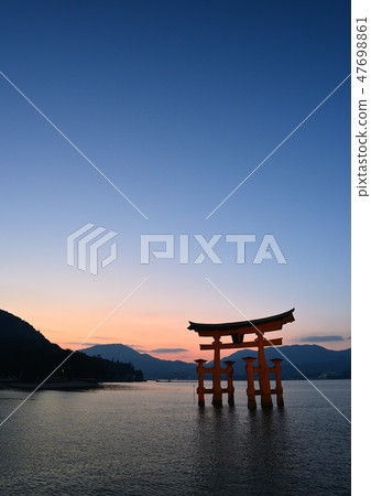 Otorii風景在宮島的在日落 Otorii風景在宮島的在日落 47698861