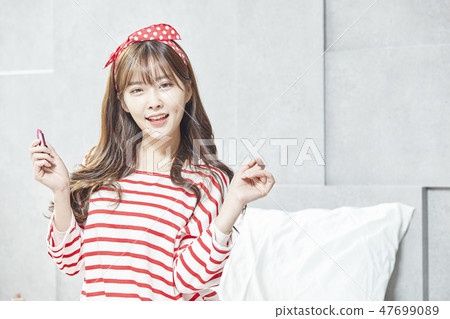 美麗，年輕的女人 47699089