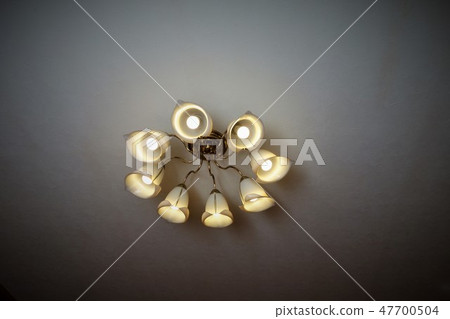 A circularly arranged lamp 47700504