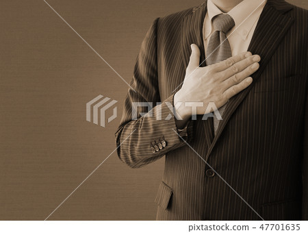 擊中他的胸口的商人 擊中他的胸口的商人 47701635