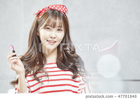 美麗，年輕的女人 47701848