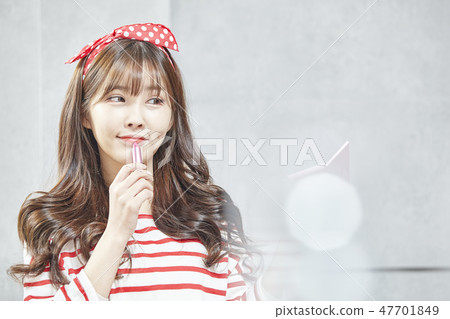 美麗，年輕的女人 47701849