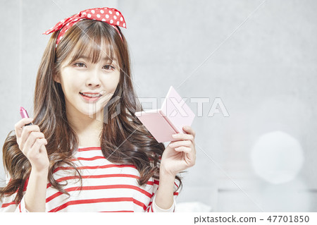 美麗，年輕的女人 47701850