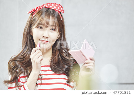 美麗，年輕的女人 47701851