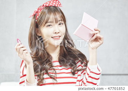 美麗，年輕的女人 47701852