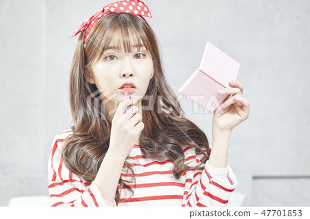 美麗，年輕的女人 47701853