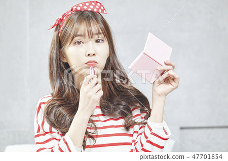 美麗，年輕的女人 47701854