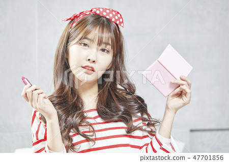 美麗，年輕的女人 47701856