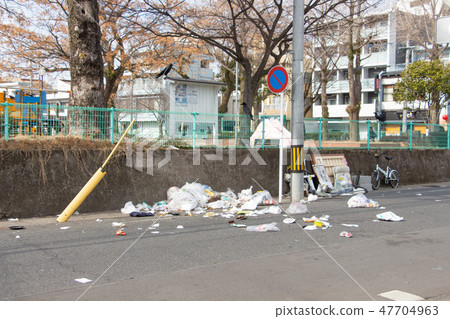 Damage caused by garbage scattered road crow 47704963