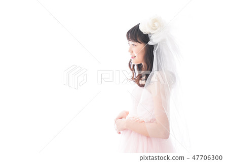 A bride wedding image in a pink dress A bride wedding image in a pink dress 47706300