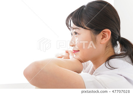 A young student who studies with a smile A young student who studies with a smile 47707028
