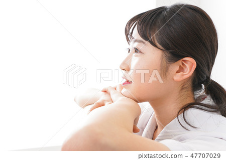 A young student who studies with a smile A young student who studies with a smile 47707029