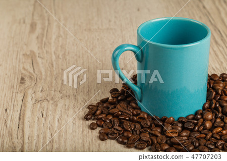 Grains of coffee on a wooden background in large Grains of coffee on a wooden background in large 47707203