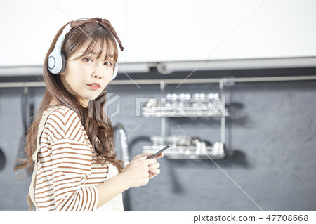 Kitchen, housewife, young woman 47708668