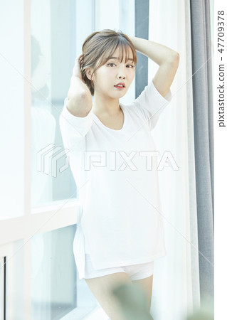 年輕的女人 47709378